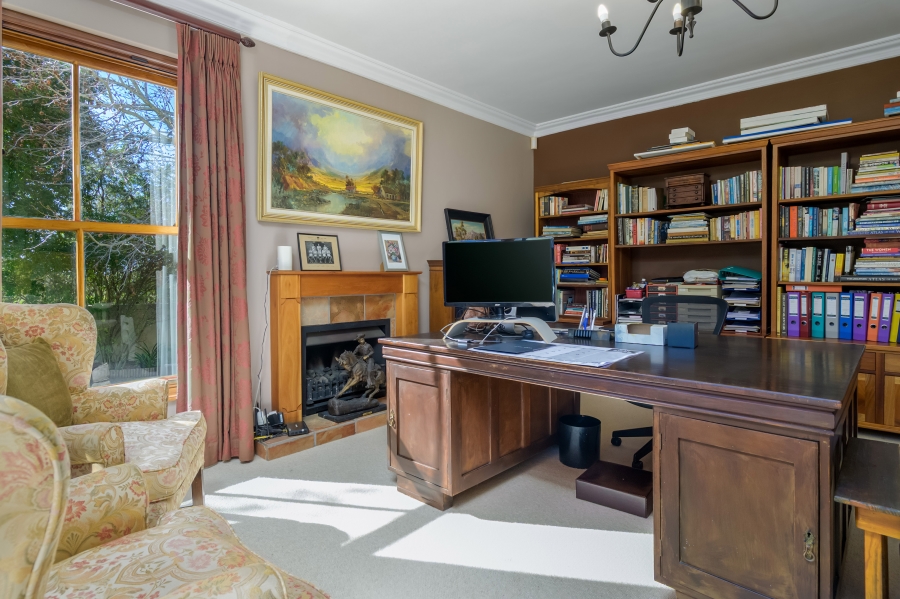 7 Bedroom Property for Sale in Zwaanswyk Western Cape